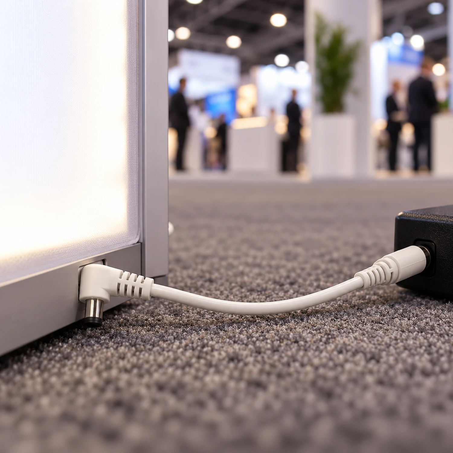 Power extension cable connecting a lightbox to its power supply