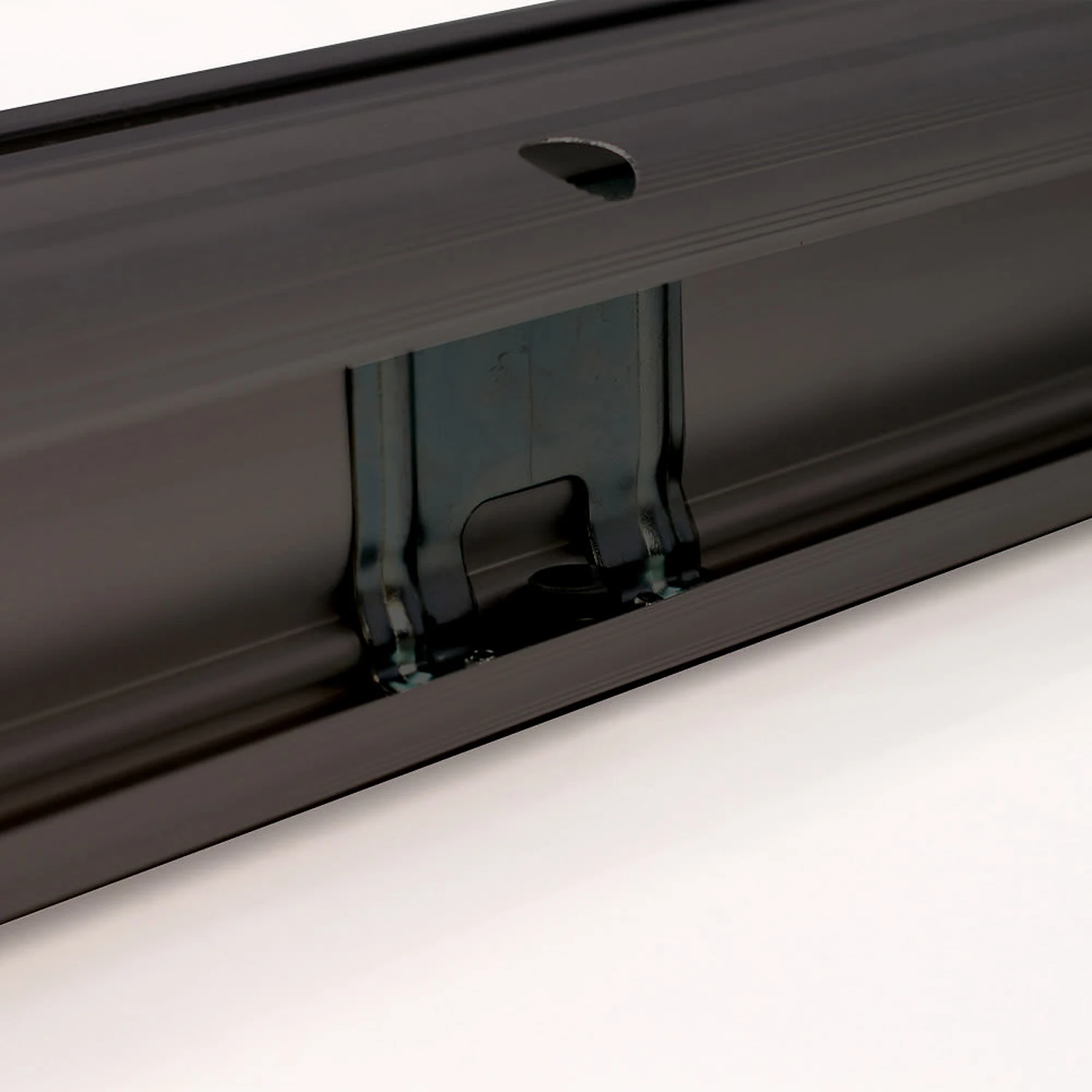 Cassette top slot with pole bracket