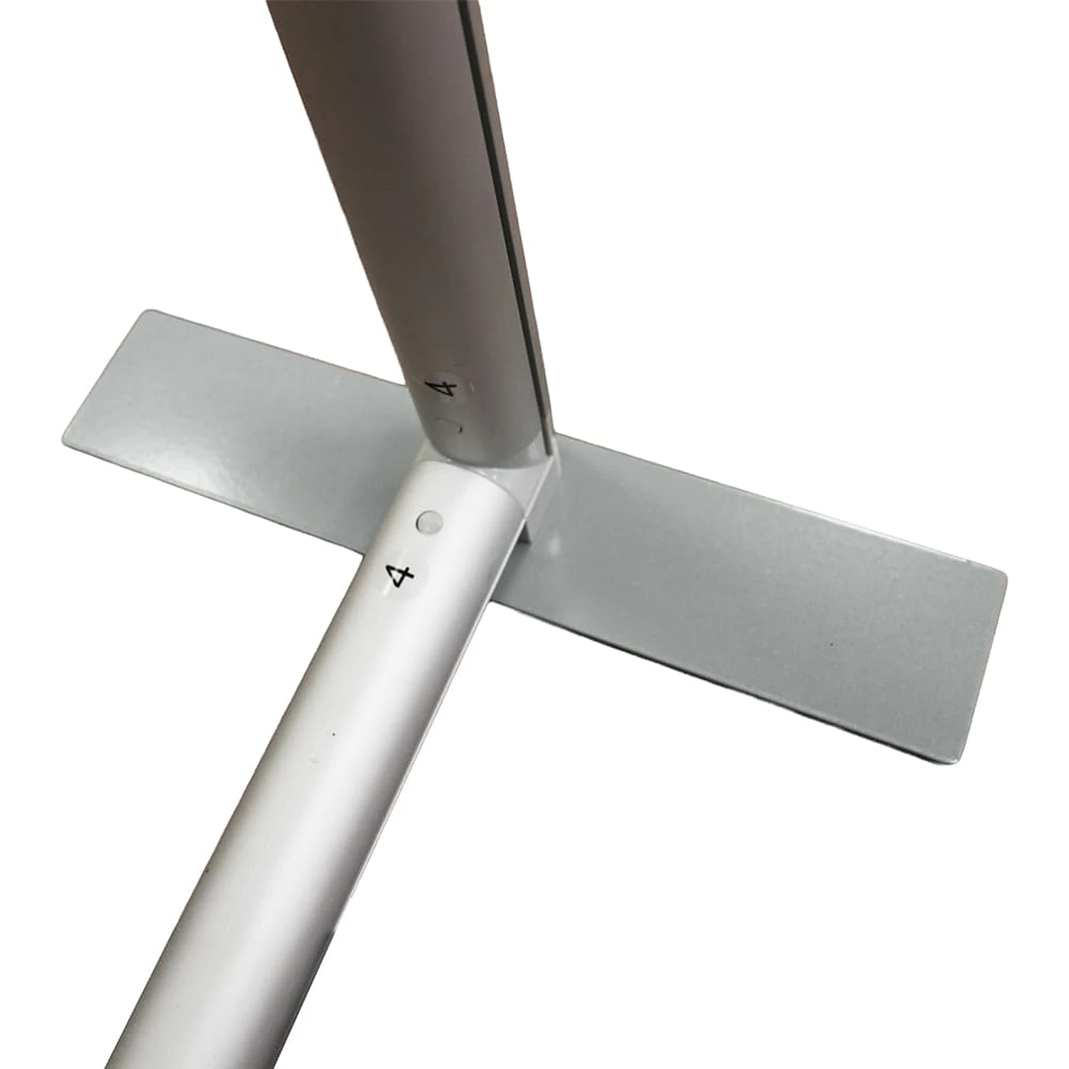 Backwall upright fitted to its steel foot