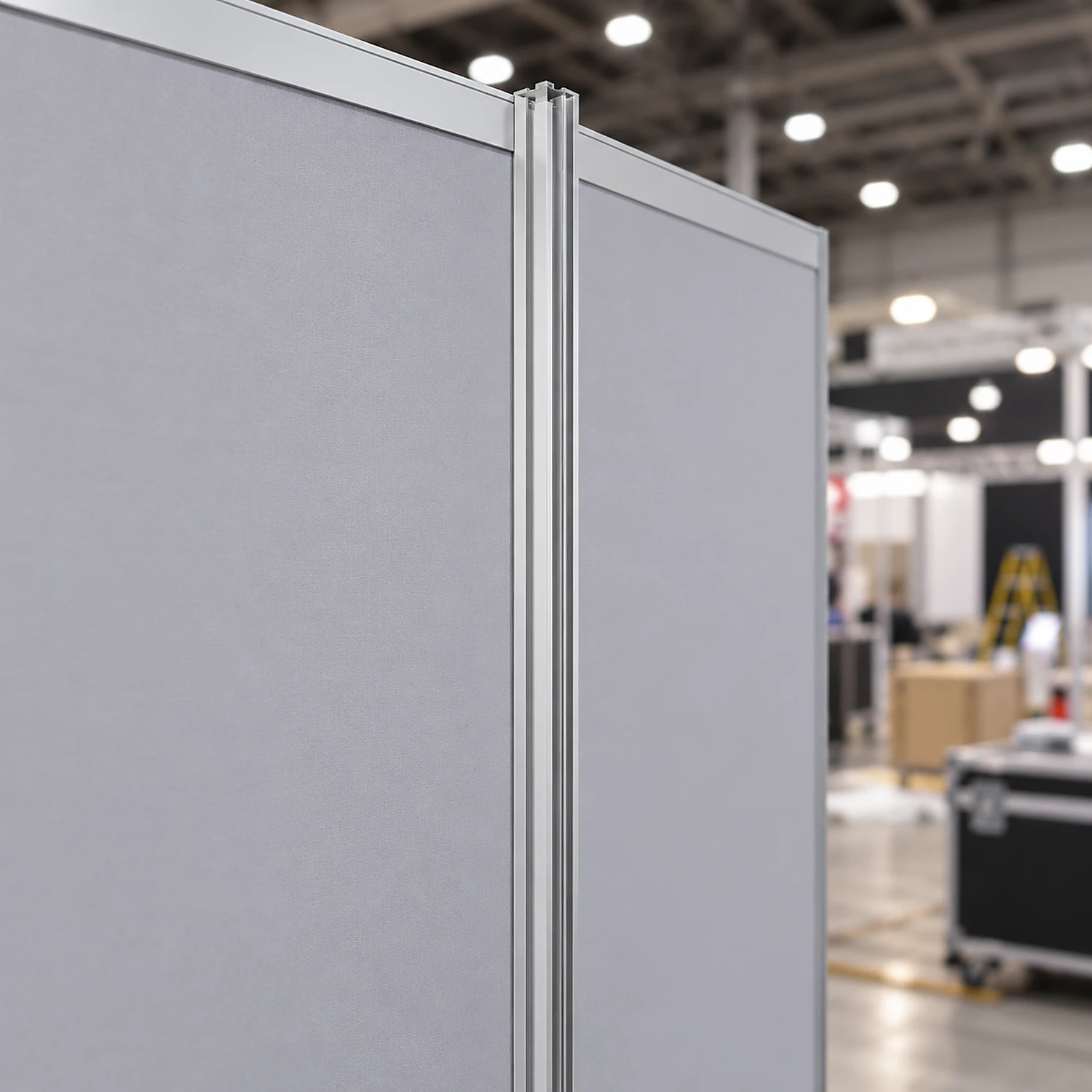 Frame post joining two fabric wall frames on an exhibition stand