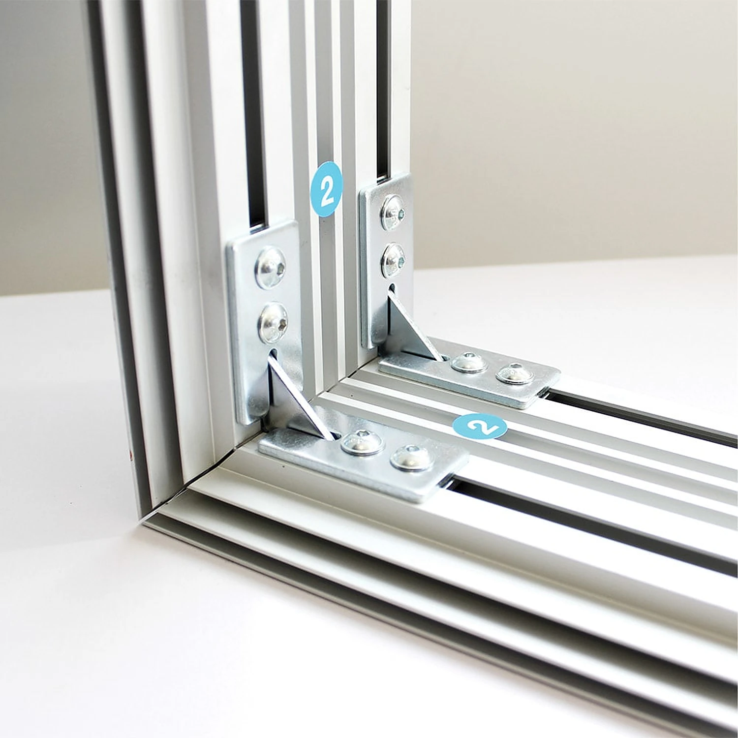 Lightbox aluminium frame corner joined with brackets