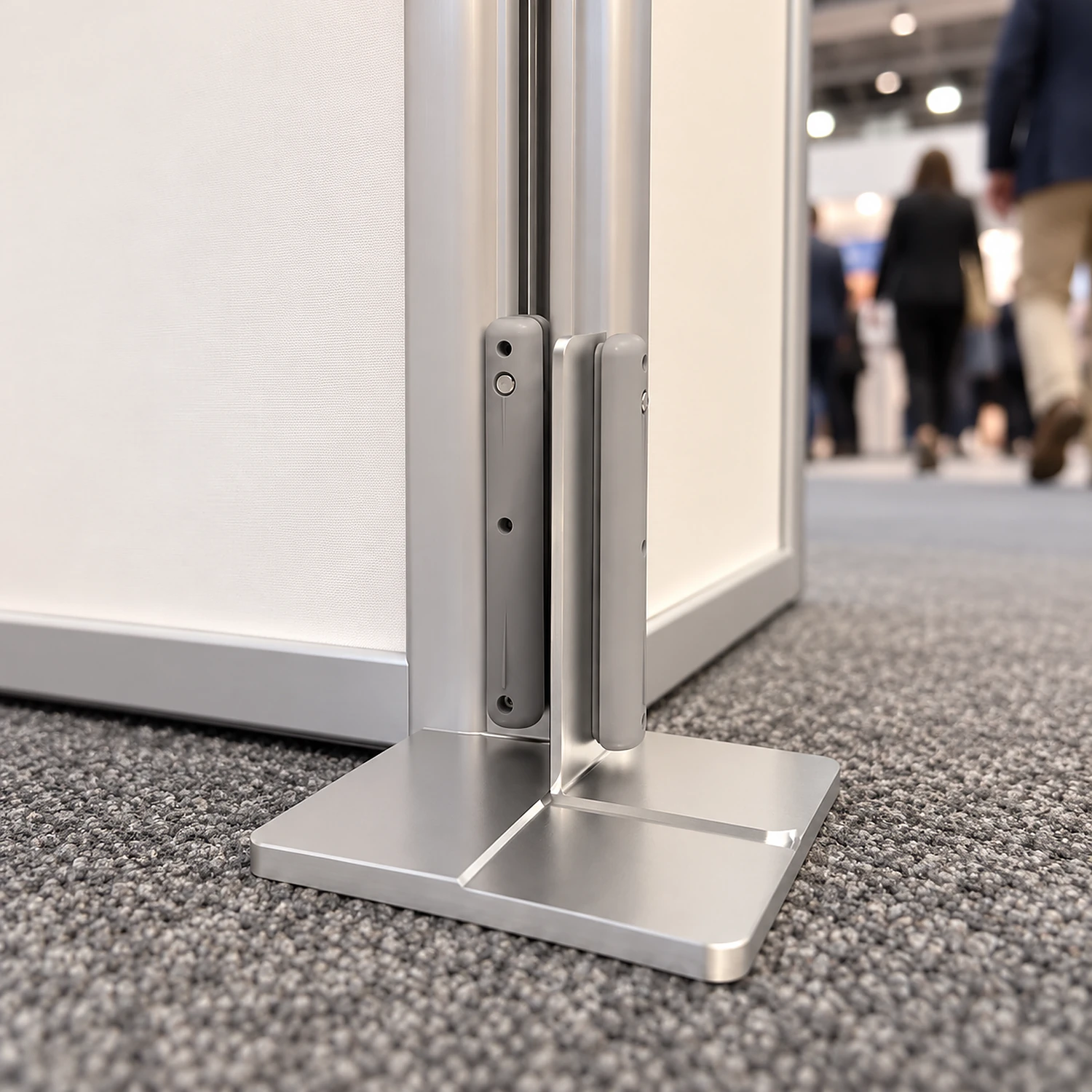Inside corner foot at the base of an internal frame corner