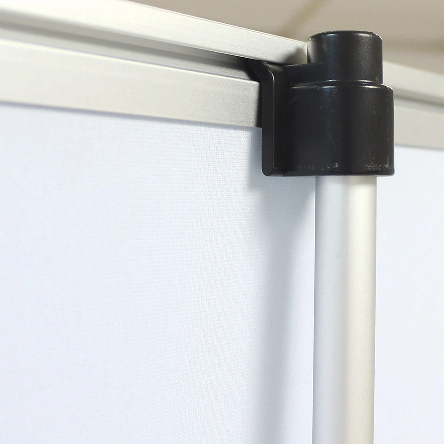 Top rail corner connector holding the graphic
