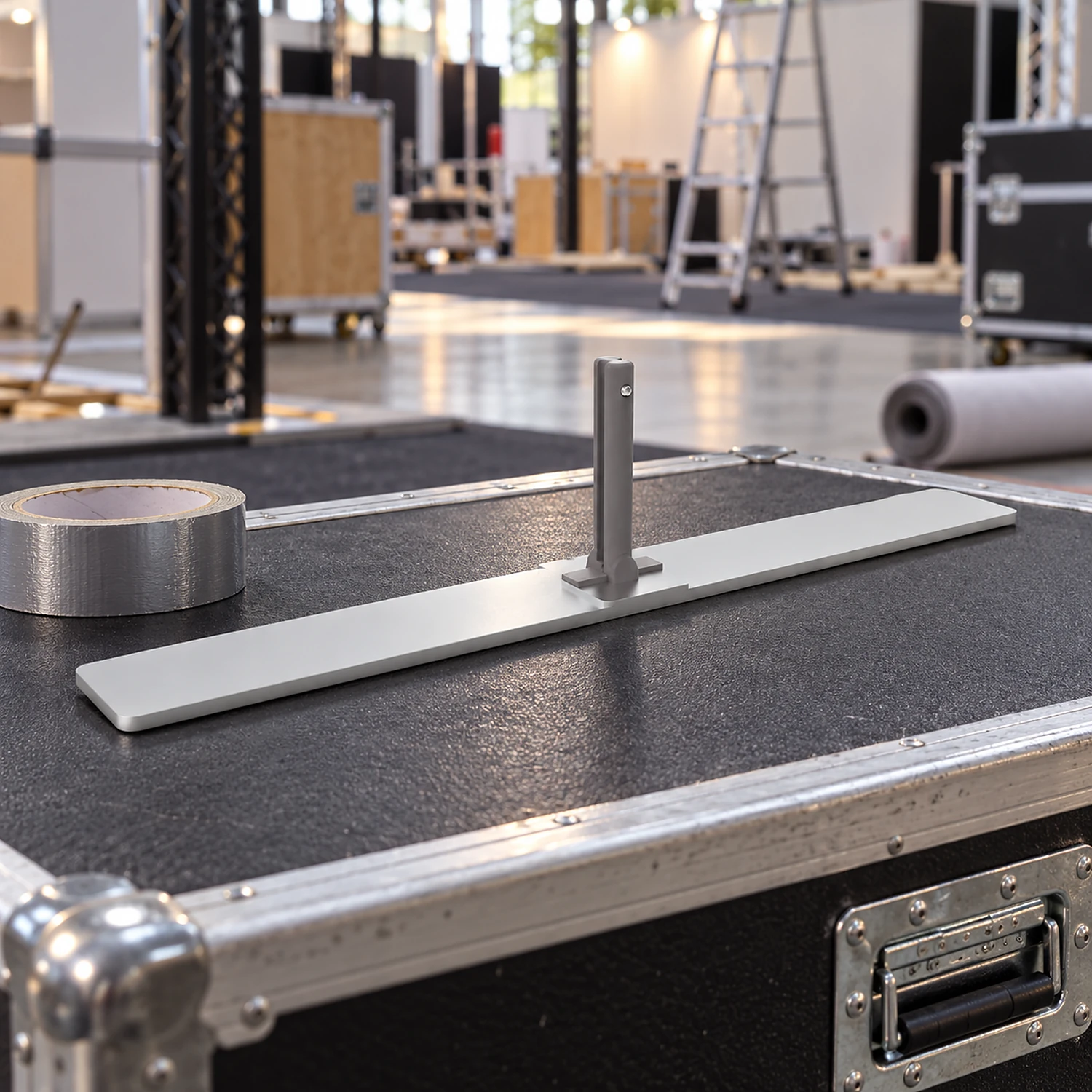 Middle full frame foot on a flight case lid