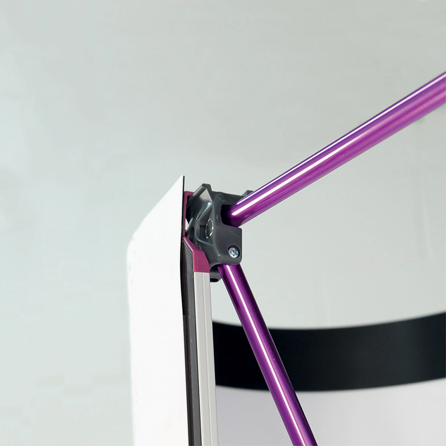 Pop up frame top corner detail