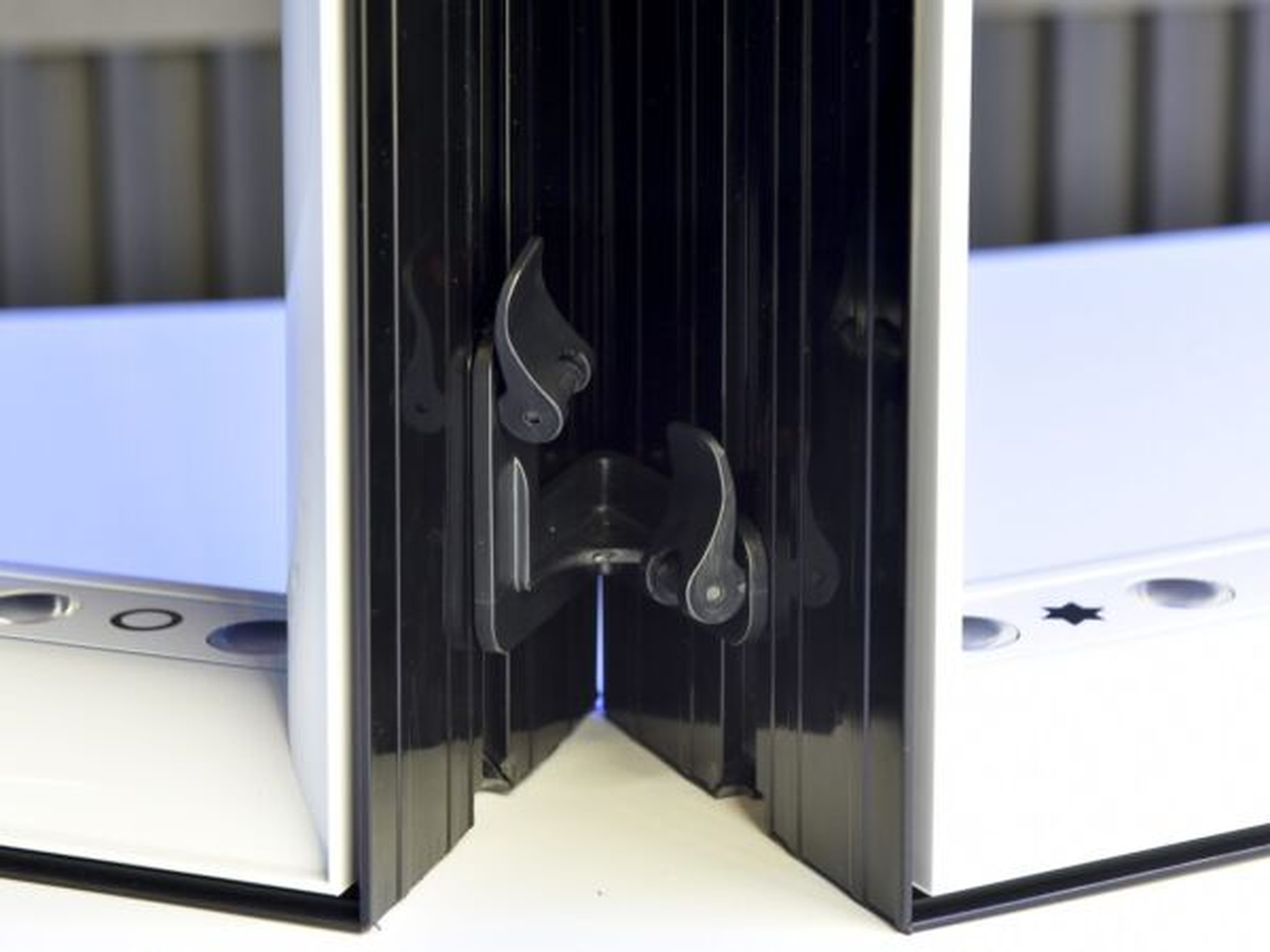 45° Connector for Glopix LED Lightbox - Tool-Free Display Connectors - Image 3